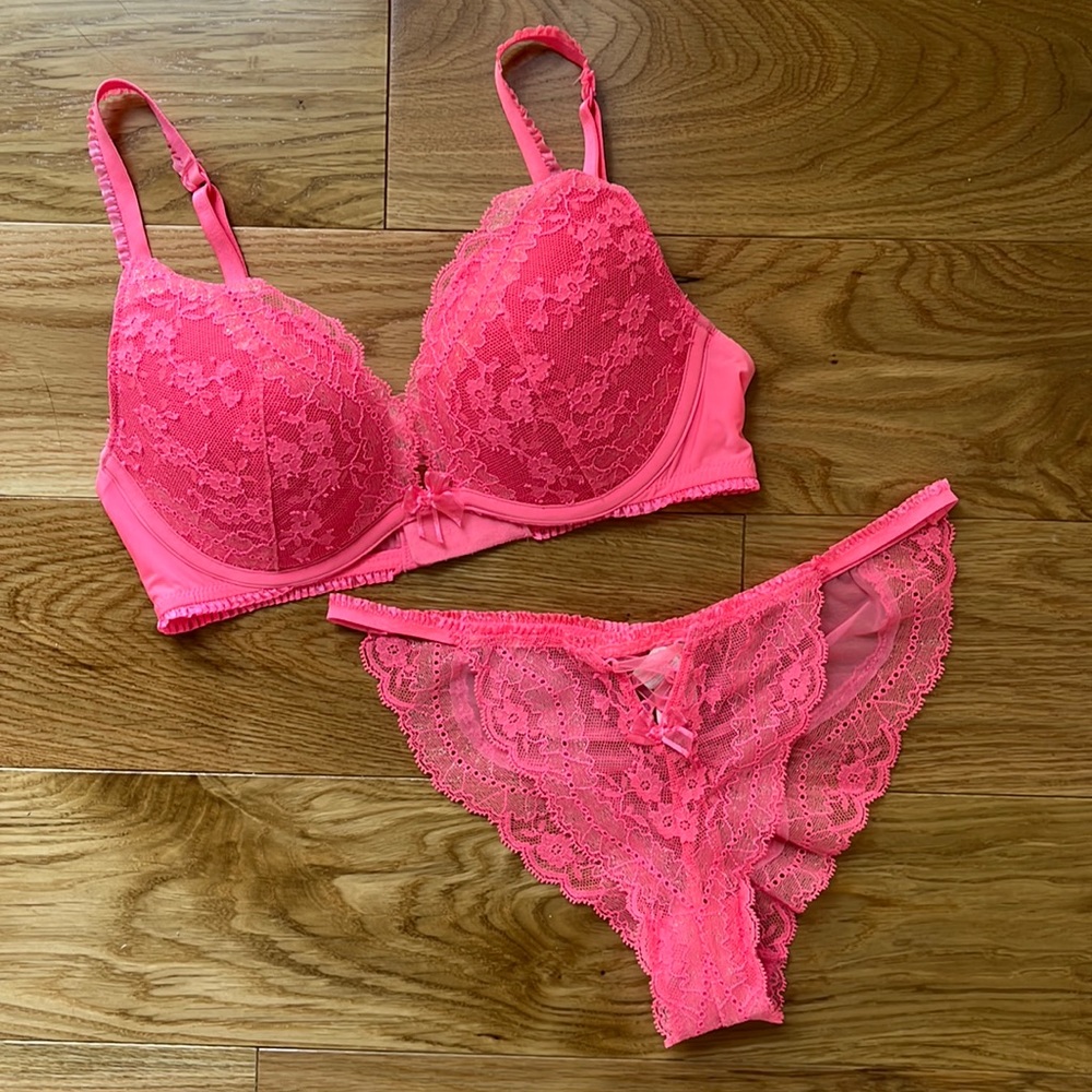 Victoria’s Secret • hot pink bra and panty set